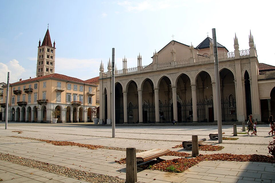 Piazza del Duomo di Biella - Il giardino delle camelie - Affitti brevi - Biella